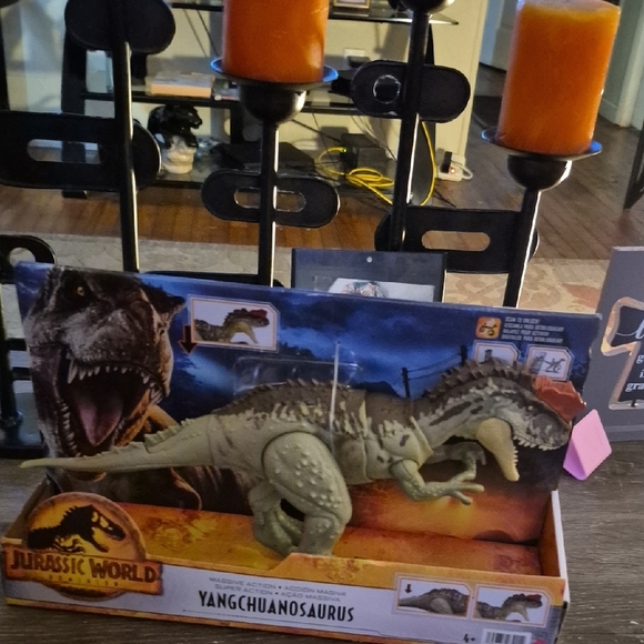 Jurassic World Yangchuanosaurus Dinosaur Toy - Picture 1 of 1